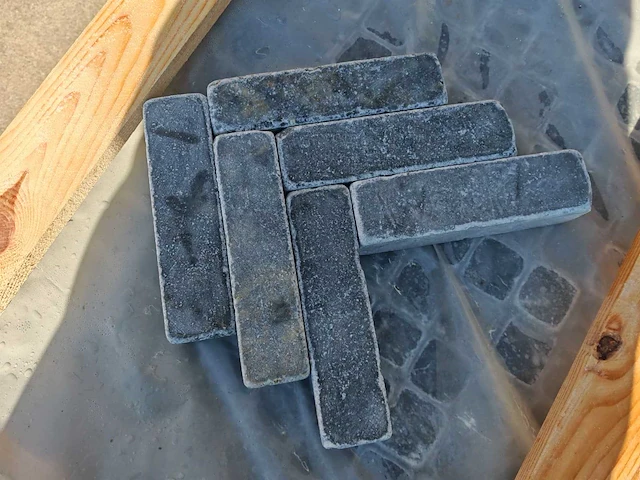 Natuursteen blauwe hardsteen 5x20x5 cm tegel 57,6 m² - afbeelding 9 van  11