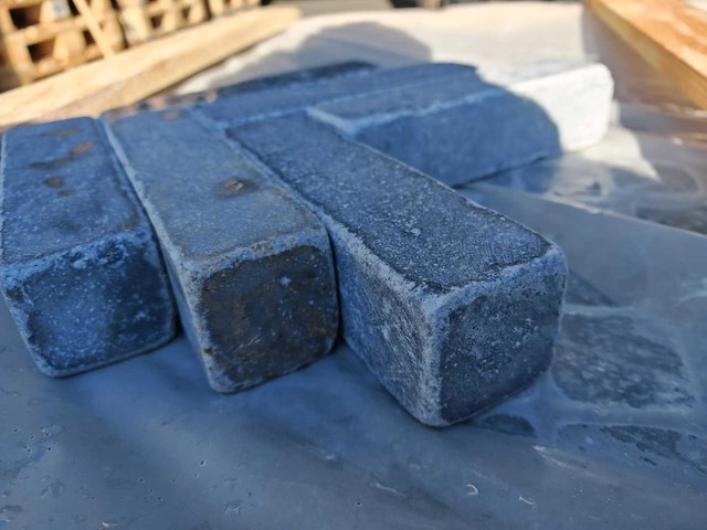 Natuursteen blauwe hardsteen 5x20x5 cm tegel 57,6 m² - afbeelding 4 van  4