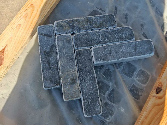 Natuursteen blauwe hardsteen 5x20x5 cm tegel 57,6 m² - afbeelding 11 van  11