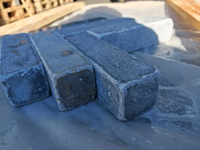 Natuursteen blauwe hardsteen 5x20x5 cm tegel 57,6 m² - afbeelding 10 van  11