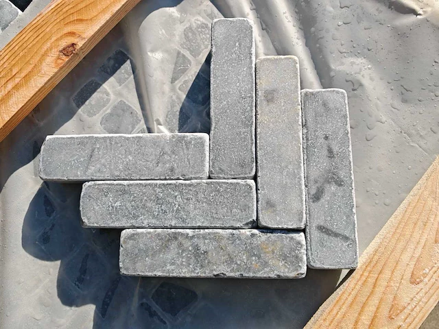 Natuursteen blauwe hardsteen 5x20x5 cm tegel 57,6 m² - afbeelding 1 van  11