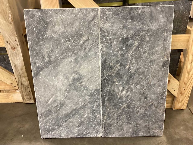 Natuursteen blauwe hardsteen honed 20x20x3 cm tegel 75 m² - afbeelding 1 van  2