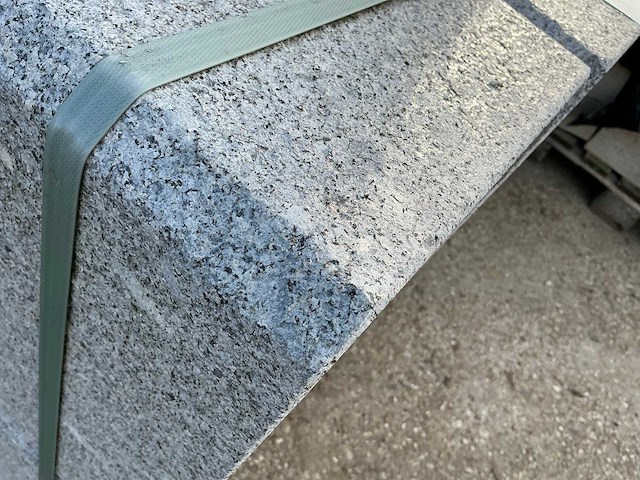 Natuursteen graniet boordstenen (12x) - afbeelding 2 van  3