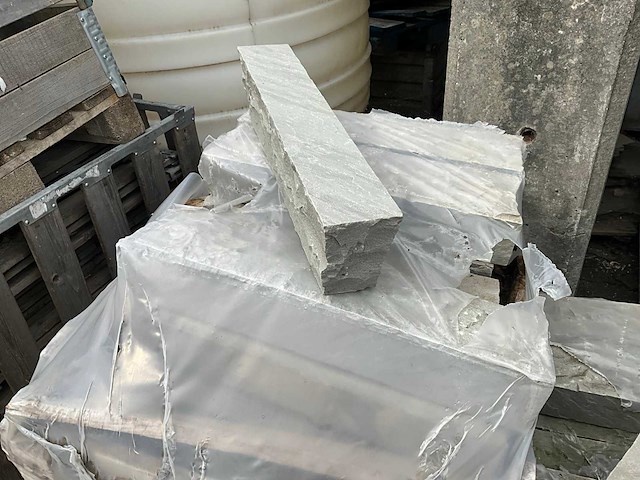 Natuursteen kandelaar boordsteen 4 pallet - afbeelding 2 van  7