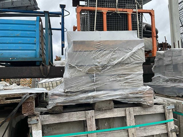 Natuursteen kandelaar boordsteen 4 pallet - afbeelding 4 van  7