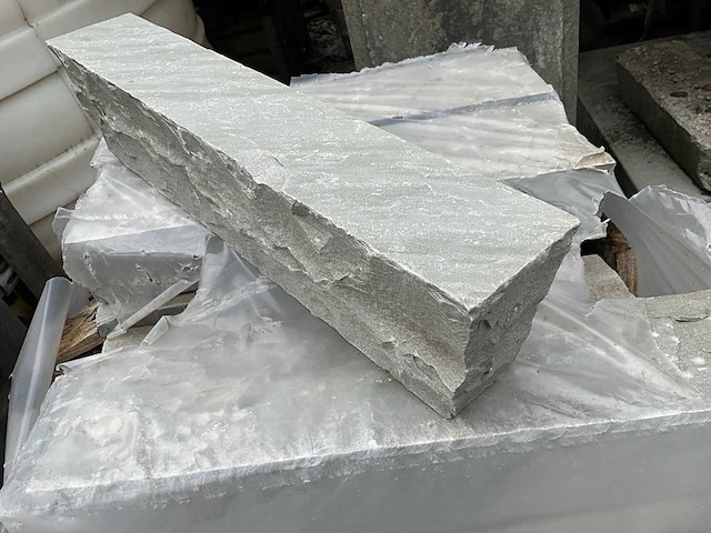 Natuursteen kandelaar boordsteen 4 pallet - afbeelding 7 van  7