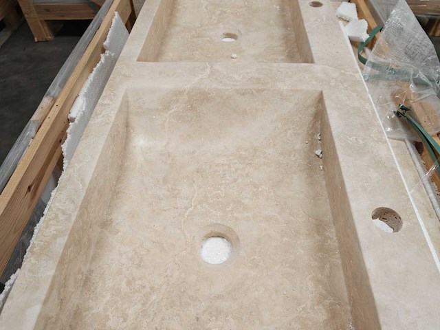 Natuursteen light travertin dubbele wastafel 120x46x10 cm - afbeelding 4 van  5