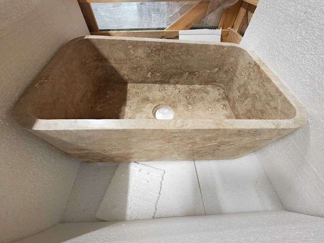 Natuursteen light travertin wastafel 76x46x26 cm - afbeelding 5 van  5