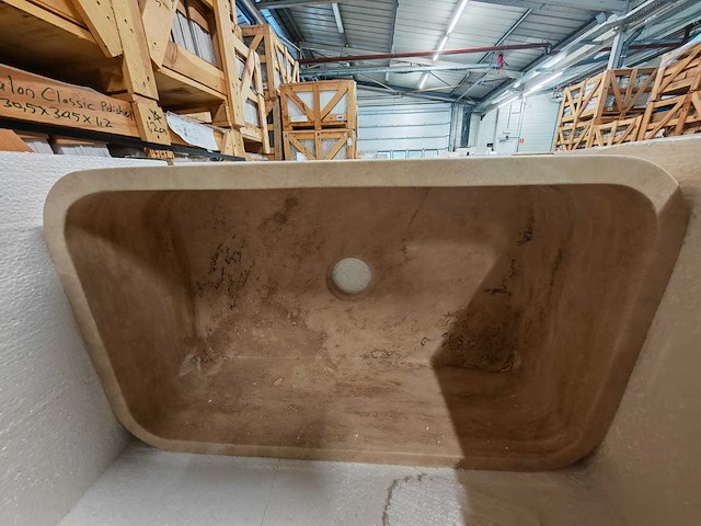 Natuursteen light travertin wastafel 76x46x26 cm - afbeelding 4 van  6