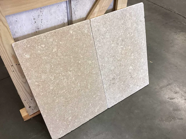 Natuursteen limestone beige 40,6x61 cm tegel 42 m² - afbeelding 4 van  17