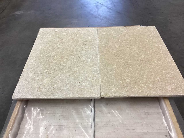 Natuursteen limestone beige 40,6x61 cm tegel 84 m² - afbeelding 1 van  8