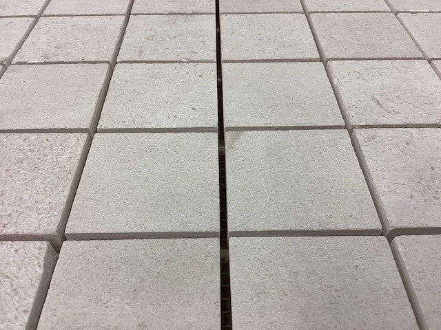 Natuursteen limestone beige 5x5 cm mozaïektegel 30x30 cm 35 stuks - afbeelding 5 van  7