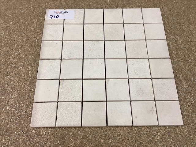 Natuursteen limestone beige 5x5 cm mozaïektegel 30x30 cm 35 stuks - afbeelding 1 van  5