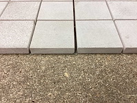 Natuursteen limestone beige 5x5 cm mozaïektegel 30x30 cm 35 stuks - afbeelding 4 van  5