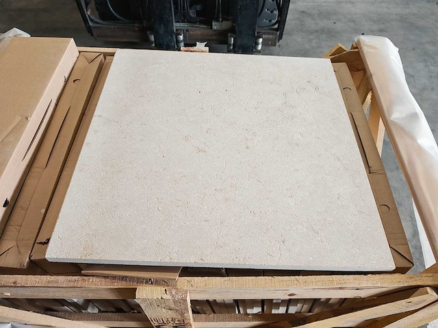 Natuursteen limestone beige mat 60x60x2 cm tegels 32,4 m² - afbeelding 1 van  2