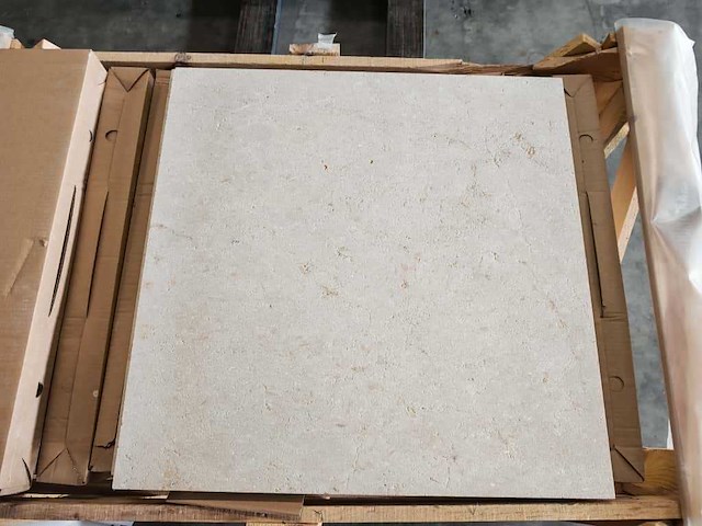 Natuursteen limestone beige mat 60x60x2 cm tegels 32,4 m² - afbeelding 1 van  4