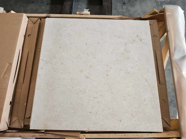 Natuursteen limestone beige mat 60x60x2 cm tegels 32,4 m² - afbeelding 1 van  6
