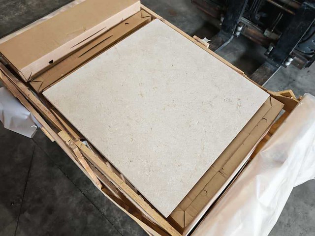 Natuursteen limestone beige mat 60x60x2 cm tegels 48,6 m² - afbeelding 2 van  3