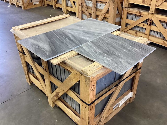 Natuursteen marmer bardiglio honed 45,7x45,7 cm tegel 20 m² - afbeelding 1 van  4