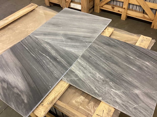 Natuursteen marmer bardiglio honed 45,7x45,7 cm tegel 20 m² - afbeelding 9 van  13