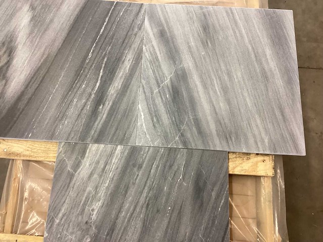 Natuursteen marmer bardiglio honed 45,7x45,7 cm tegel 50 m² - afbeelding 7 van  13