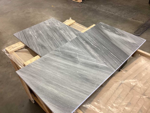 Natuursteen marmer bardiglio honed 45,7x45,7 cm tegel 50 m² - afbeelding 12 van  13