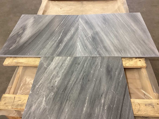 Natuursteen marmer bardiglio honed 45,7x45,7 cm tegel 50 m² - afbeelding 8 van  13