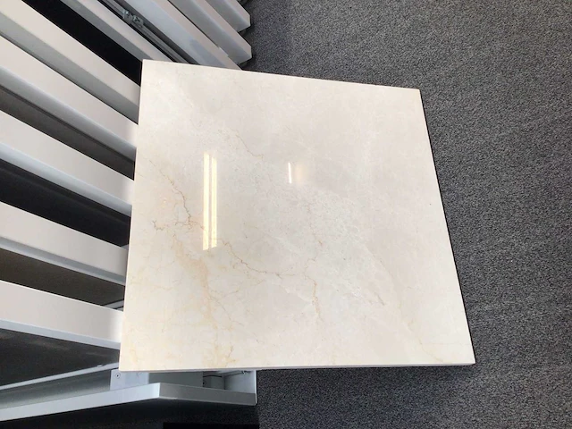 Natuursteen marmer beige gepolijst tegel 60x60x2 cm 54 m² - afbeelding 3 van  7