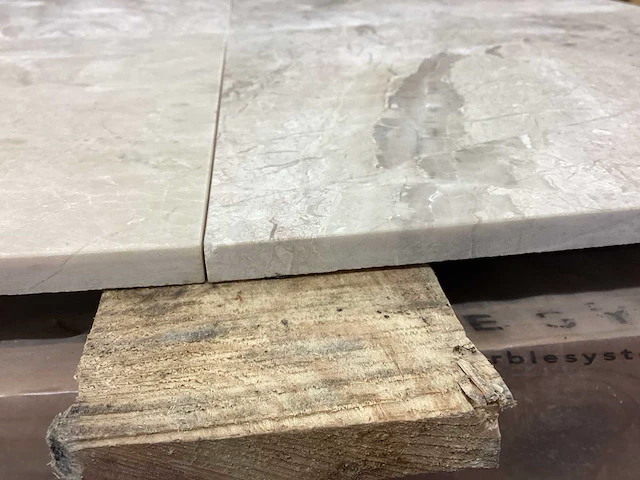 Natuursteen marmer beige gezoet 30,5x30,5 cm tegel 33,5 m² - afbeelding 5 van  15