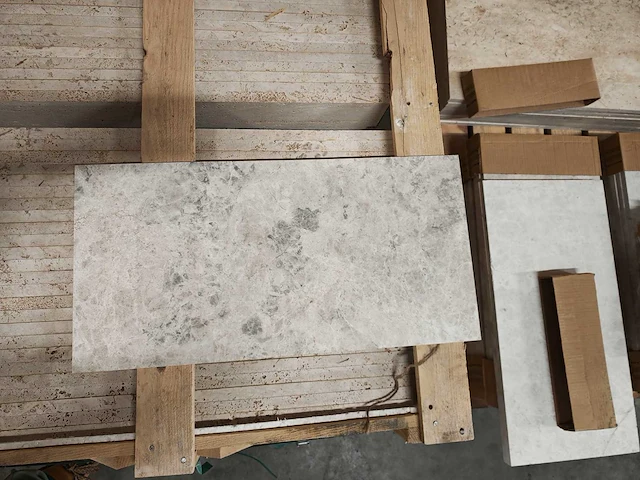 Natuursteen marmer beige/silver honed 30,5x61x1,2 cm tegels 53,58 m² - afbeelding 2 van  6