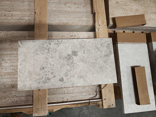 Natuursteen marmer beige/silver honed 30,5x61x1,2 cm tegels 53,58 m² - afbeelding 2 van  6
