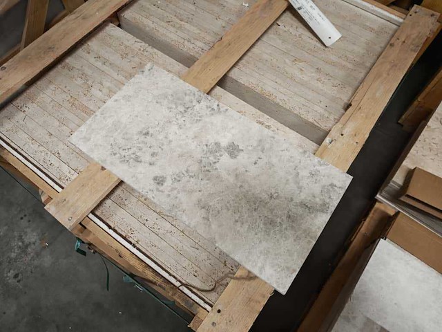 Natuursteen marmer beige/silver honed 30,5x61x1,2 cm tegels 53,58 m² - afbeelding 2 van  4