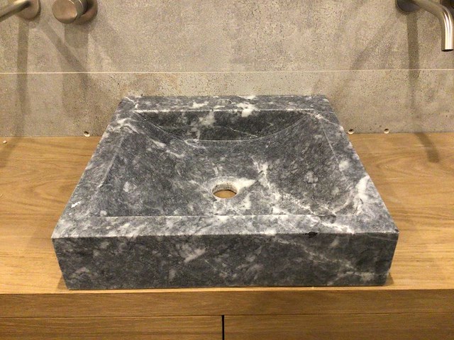 Natuursteen marmer black wastafel 45x46 cm - afbeelding 1 van  4