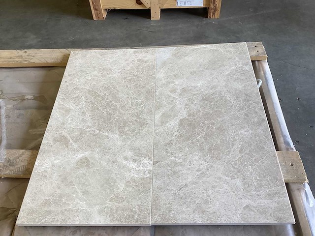 Natuursteen marmer cappucino gezoet 30,5x61 cm tegel 26 m² - afbeelding 1 van  13