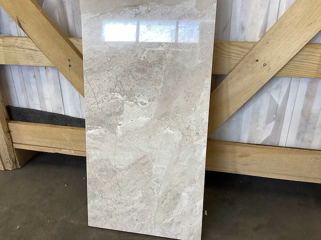 Natuursteen marmer creme gepolijst vloertegel 30x60x2 cm 56.16 m² - afbeelding 6 van  12