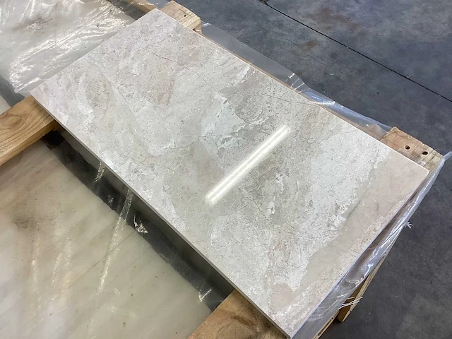 Natuursteen marmer creme gepolijst vloertegel 30x60x2 cm 56.16 m² - afbeelding 9 van  12