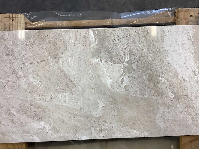 Natuursteen marmer creme gepolijst vloertegel 30x60x2 cm 56.16 m² - afbeelding 2 van  6