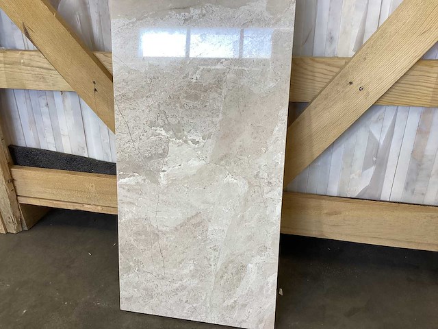 Natuursteen marmer creme gepolijst vloertegel 30x60x2 cm 56.16 m² - afbeelding 3 van  8