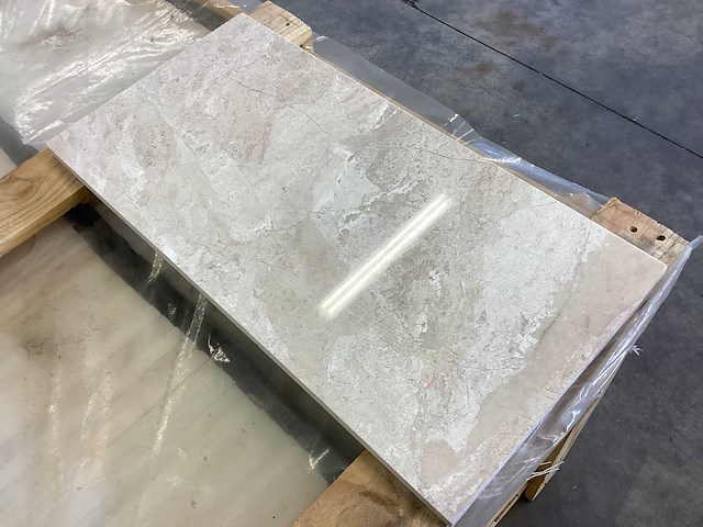 Natuursteen marmer creme gepolijst vloertegel 30x60x2 cm 56.16 m² - afbeelding 9 van  12