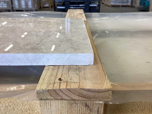 Natuursteen marmer creme gepolijst vloertegel 30x60x2 cm 56.16 m² - afbeelding 10 van  12