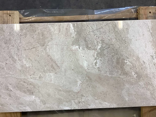 Natuursteen marmer creme gepolijst vloertegel 30x60x2 cm 56.16 m² - afbeelding 4 van  12