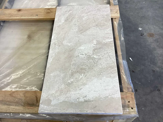 Natuursteen marmer creme gepolijst vloertegel 30x60x2 cm 56.16 m² - afbeelding 7 van  12