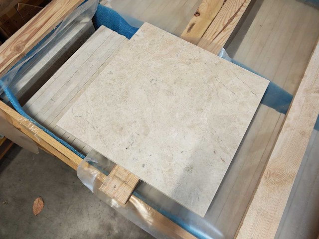 Natuursteen marmer creme gezoet 45,7x45,7x2 cm tegels 21,72 m² - afbeelding 3 van  5