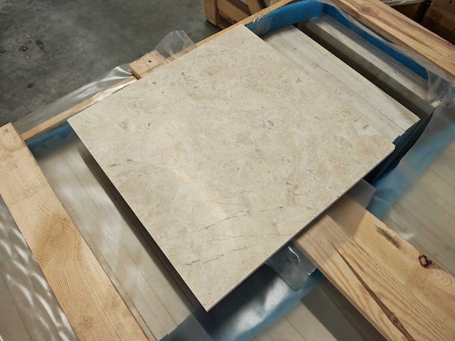 Natuursteen marmer creme gezoet 45,7x45,7x2 cm tegels 21,72 m² - afbeelding 4 van  5