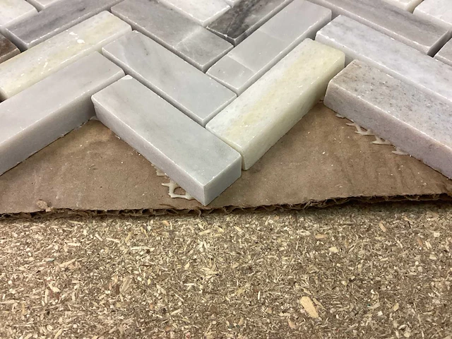Natuursteen marmer grijs/wit visgraat mozaïektegel 30x30 cm 28 stuks - afbeelding 6 van  6