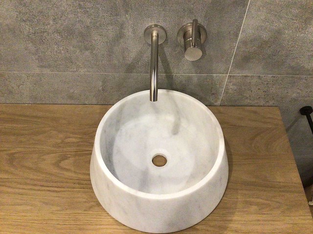 Natuursteen marmer white wastafel 40x15 cm - afbeelding 1 van  3