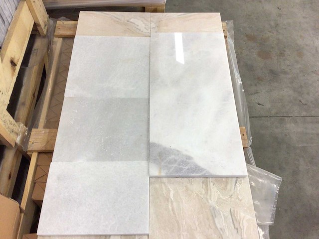 Natuursteen marmer wit gepolijst 30 x vrije banen x 2 cm tegel 64 m² - afbeelding 4 van  7