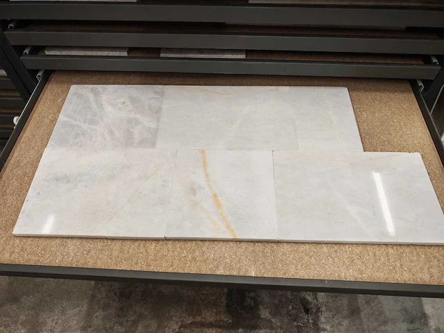 Natuursteen marmer wit gepolijst 30xflx2 cm tegels 132,48 m² - afbeelding 2 van  7