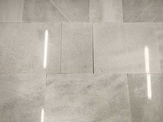Natuursteen marmer wit gepolijst 30xflx2 cm tegels 194,4 m² - afbeelding 1 van  1