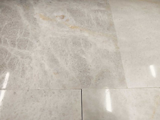 Natuursteen marmer wit gepolijst 30xflx2 cm tegels 324 m² - afbeelding 4 van  7